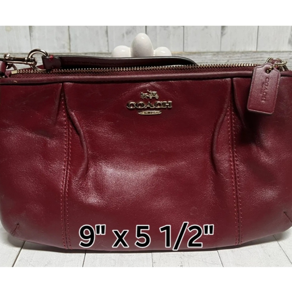 GUC Coach Pleated Wristlet